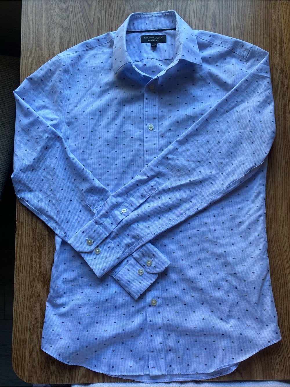 Banana Republic Mens Light Blue Dress Shirt with Navy Microdots- Small